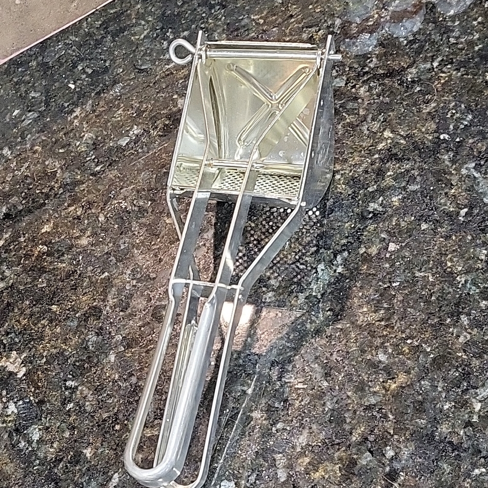 Metal Vegetable Ricer Masher  Hand Held